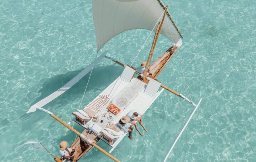 Sunset Sea Picnic: Luxury Sailing Picnic Date